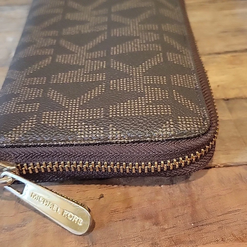 Michael Kors Vintage Jet Set Continental Full Zip Logo Wallet